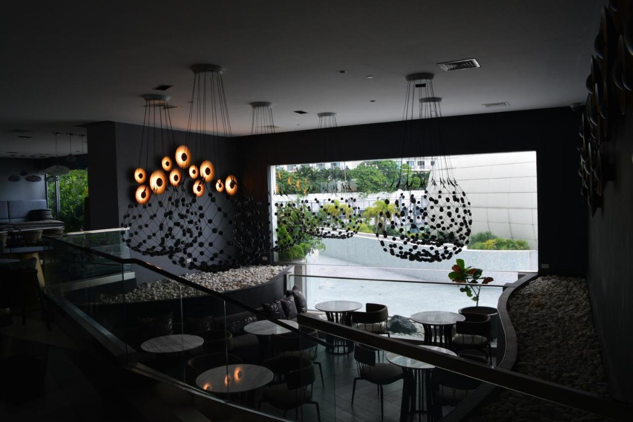 Mandaluyong Luxxe Interior Design Condo - Novotel Residences At Acqua Private Residences מראה חיצוני תמונה