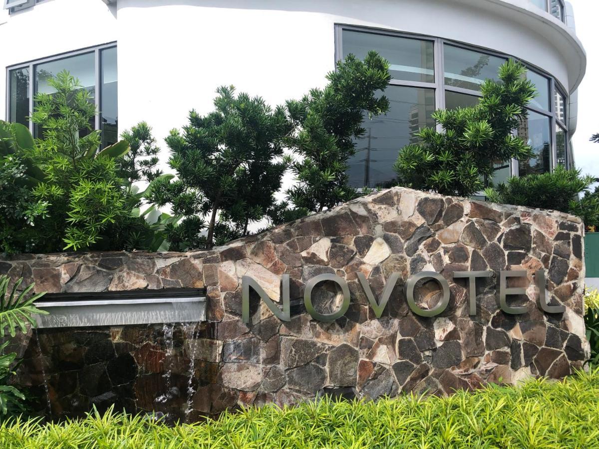 Mandaluyong Luxxe Interior Design Condo - Novotel Residences At Acqua Private Residences מראה חיצוני תמונה